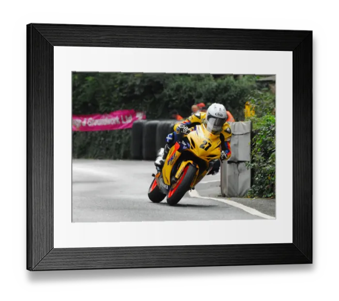 Framed Print : Alan Brodie (Suzuki) 2016 Senior Manx Grand Prix Framed Print : Alan Brodie (Suzuki) 2016 Senior Manx Grand Prix