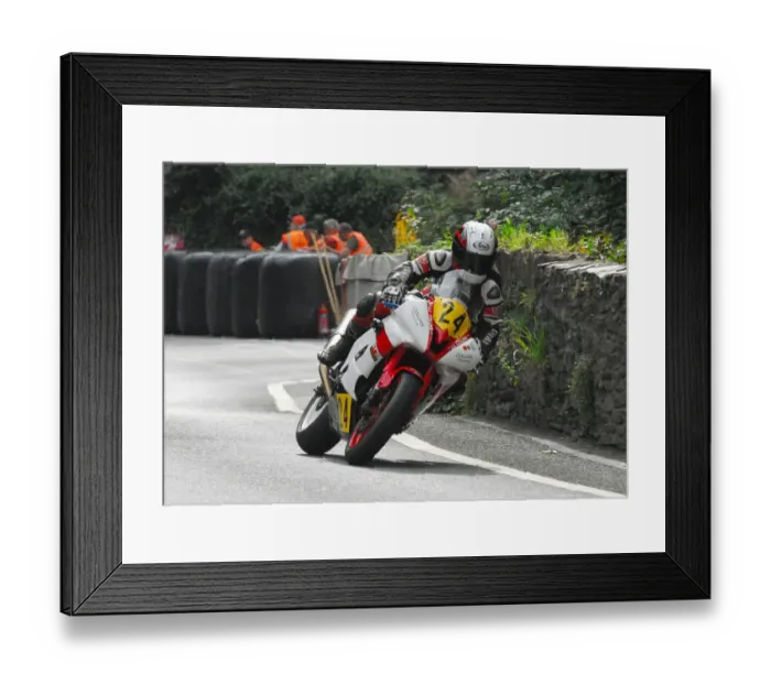 Framed Print : Justin Collins (Yamaha) 2016 Senior Manx Grand Prix Framed Print : Justin Collins (Yamaha) 2016 Senior Manx Grand Prix