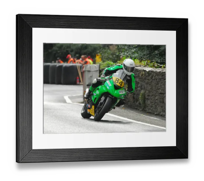 Framed Print : Ian Gardner (Kawasaki) 2016 Senior Manx Grand Prix Framed Print : Ian Gardner (Kawasaki) 2016 Senior Manx Grand Prix