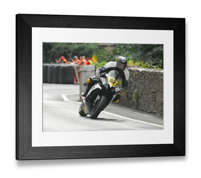 Framed Print : Hefyn Owen (Yamaha) 2016 Senior Manx Grand Prix Framed Print : Hefyn Owen (Yamaha) 2016 Senior Manx Grand Prix