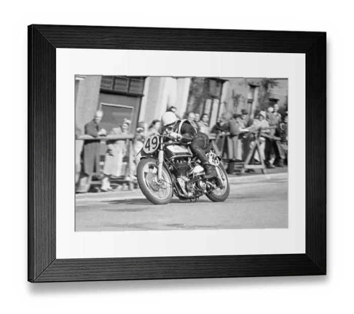 Framed Print : Mick Featherstone (Norton) 1950 Senior Manx Grand Prix Framed Print : Mick Featherstone (Norton) 1950 Senior Manx Grand Prix