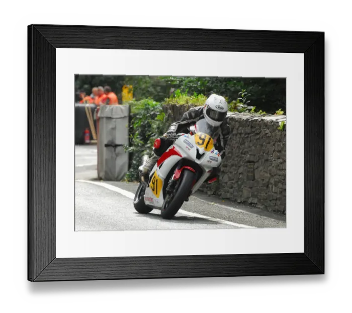 Framed Print : Sarah Boyes (Yamaha) 2016 Senior Manx Grand Prix