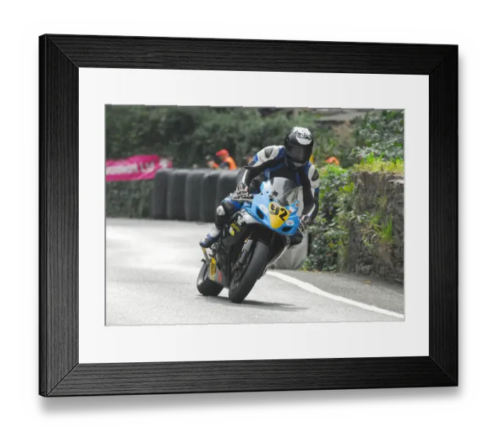 Framed Print : Stuart Bedford (Suzuki) 2016 Senior Manx Grand Prix Framed Print : Stuart Bedford (Suzuki) 2016 Senior Manx Grand Prix