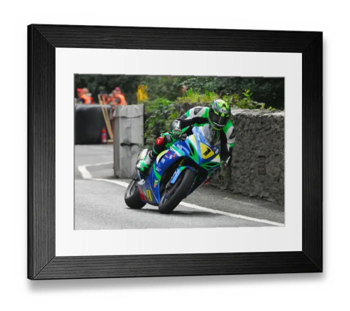 Framed Print : Andrew Dudgeon (Suzuki) 2016 Senior Manx Grand Prix Framed Print : Andrew Dudgeon (Suzuki) 2016 Senior Manx Grand Prix