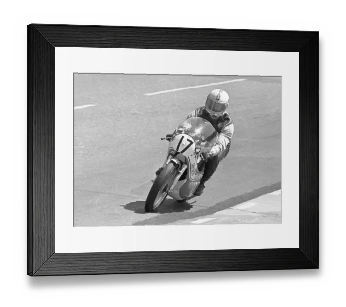 Framed Print : Bill Smith (Shepherd Suzuki) 1975 Junior TT Framed Print : Bill Smith (Shepherd Suzuki) 1975 Junior TT