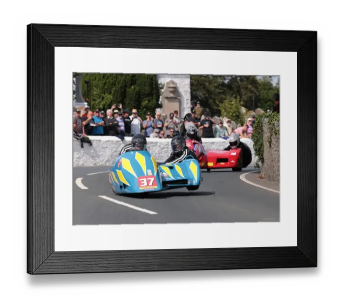 Framed Print : Alun Thomas & Kenny Cole (Ireson Honda) 2022 Southern 100 Framed Print : Alun Thomas & Kenny Cole (Ireson Honda) 2022 Southern 100