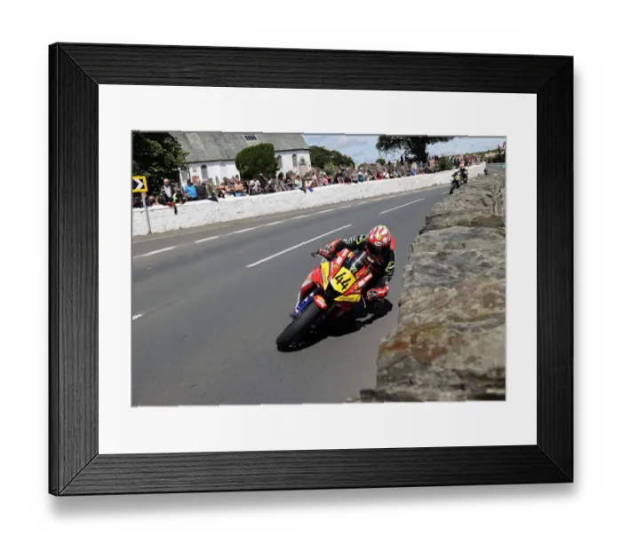 Framed Print : Rob Hodson (Yamaha) 2022 Southern 100 Framed Print : Rob Hodson (Yamaha) 2022 Southern 100