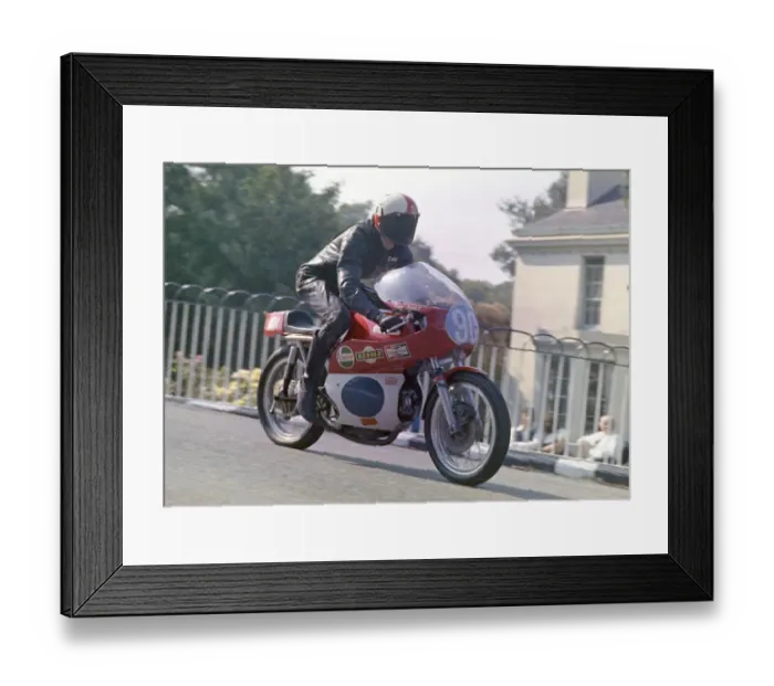 Framed Print : Tony Jones (Aermacchi) 1972 Junior Manx Grand Prix Framed Print : Tony Jones (Aermacchi) 1972 Junior Manx Grand Prix