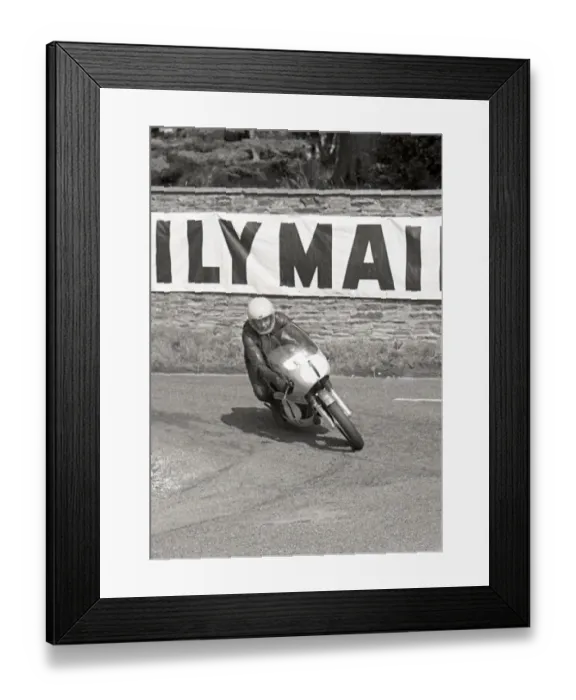 Framed Print : Alan Jackson (Suzuki) 1973 Senior Manx Grand Prix Framed Print : Alan Jackson (Suzuki) 1973 Senior Manx Grand Prix