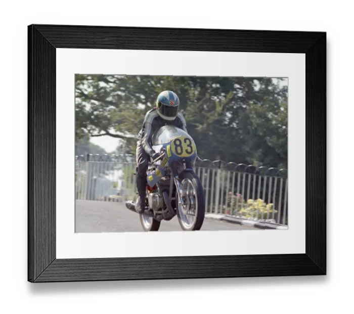 Framed Print : Doug Lunn (Suzuki) 1972 Senior Manx Grand Prix Framed Print : Doug Lunn (Suzuki) 1972 Senior Manx Grand Prix