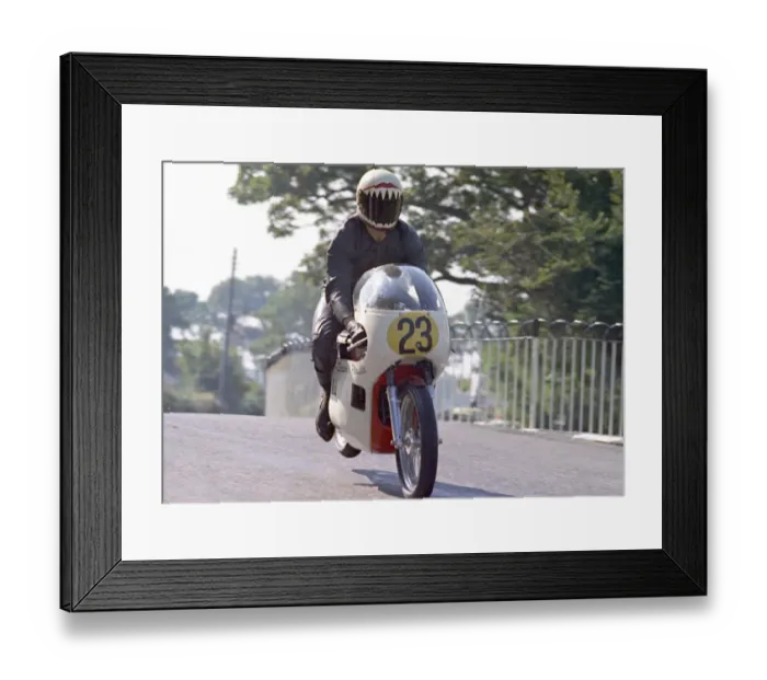 Framed Print : Roger Cope (Yamsel) 1972 Senior Manx Grand Prix Framed Print : Roger Cope (Yamsel) 1972 Senior Manx Grand Prix