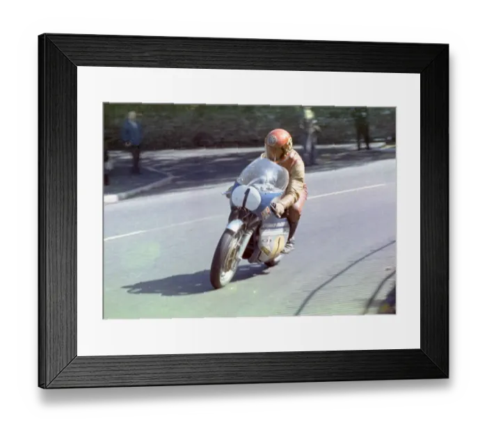 Framed Print : Danny Shimmin (Crooks Suzuki) 1972 Senior Manx Grand Prix Framed Print : Danny Shimmin (Crooks Suzuki) 1972 Senior Manx Grand Prix