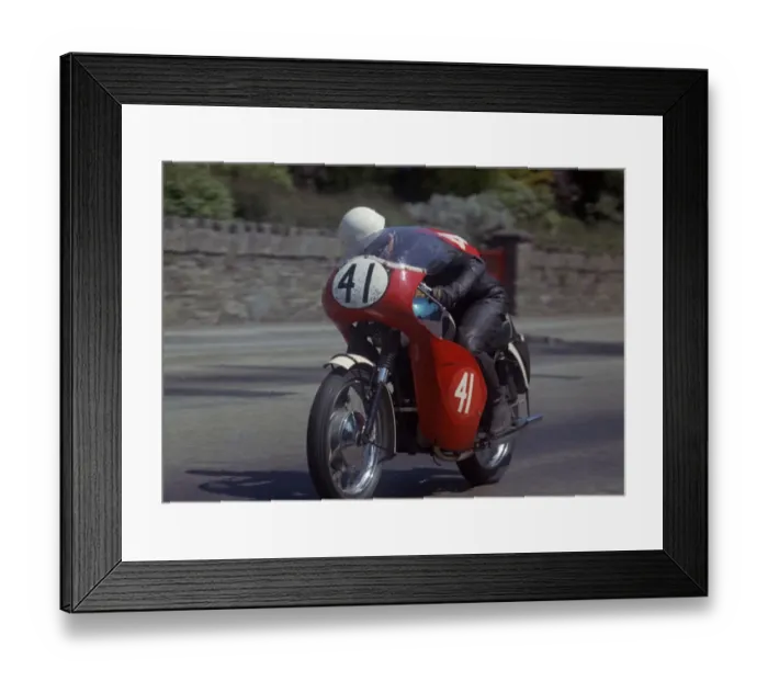 Framed Print : Ron Baylie (Triumph) on Glencrutchery Road 1969 Production TT