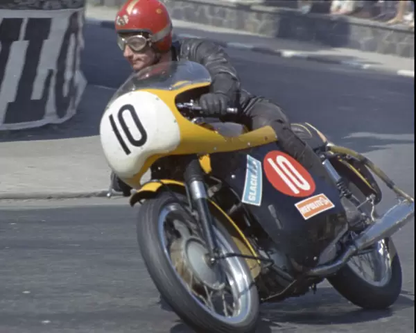 Roger Bowring (Triumph)at Ramsey 1969 Production TT