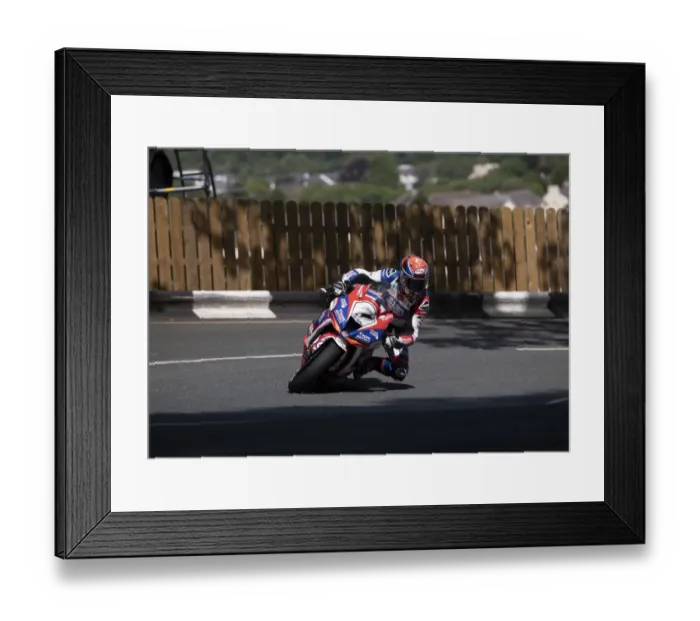 Framed Print : Gary Johnson (Kawasaki) at Ramsey Hiarpin 2019 Senior TT Framed Print : Gary Johnson (Kawasaki) at Ramsey Hiarpin 2019 Senior TT