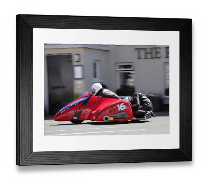 Framed Print : Darren Hope Lenny Bumfrey Suzuki 2019 Sidecar TT Framed Print : Darren Hope Lenny Bumfrey Suzuki 2019 Sidecar TT