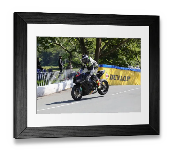 Framed Print : Kiwi Chris Haldane (BMW) on Ballaugh Bridge 2019 Superstock TT Framed Print : Kiwi Chris Haldane (BMW) on Ballaugh Bridge 2019 Superstock TT