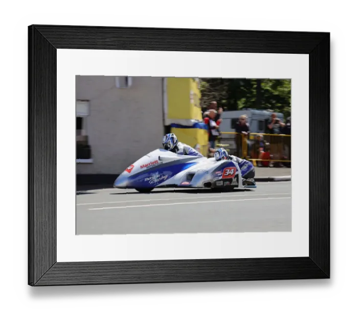 Framed Print : Kevin Thornton & David Hainsworth (LCR Suzuki) at Ballaugh Framed Print : Kevin Thornton & David Hainsworth (LCR Suzuki) at Ballaugh