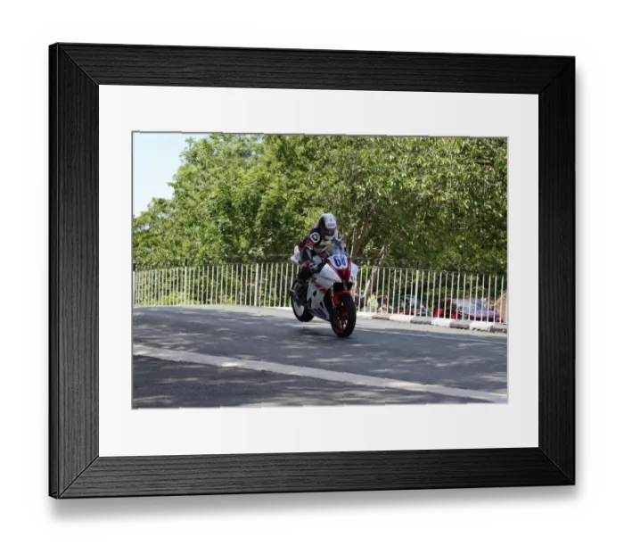 Framed Print : Justin Collins (Yamaha) on Ballaugh Bridge 2019 Supersport TT Framed Print : Justin Collins (Yamaha) on Ballaugh Bridge 2019 Supersport TT