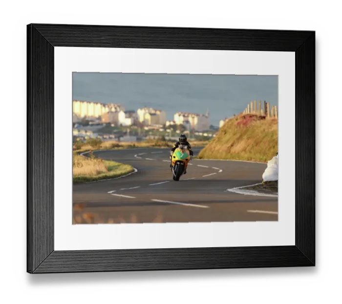 Framed Print : Mike Browne Yamaha 2022 Lightweight Manx Grand Prix Framed Print : Mike Browne Yamaha 2022 Lightweight Manx Grand Prix