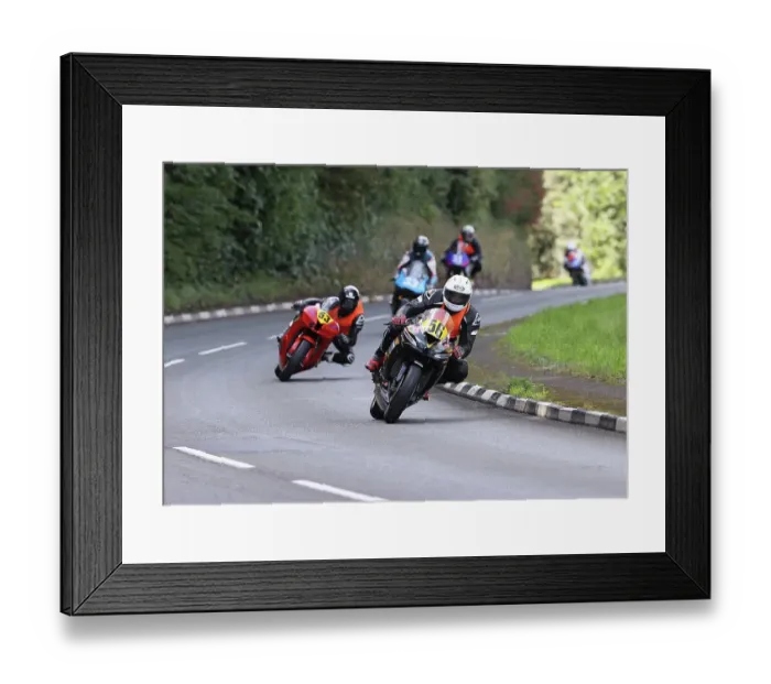 Framed Print : Frenchman Amalric Blanc (Kawasaki) and Lewis Arrowsmith (Honda) at Quarry Bends Framed Print : Frenchman Amalric Blanc (Kawasaki) and Lewis Arrowsmith (Honda) at Quarry Bends