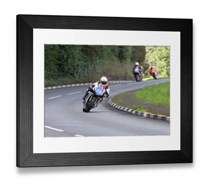 Framed Print : Irish Eoin O Siochru (Kawasaki) at Quarry Bends