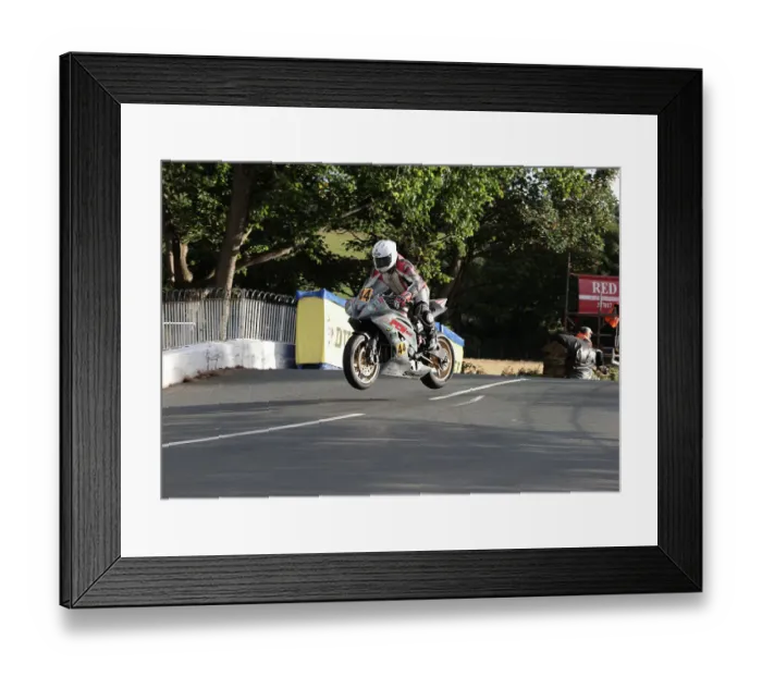Framed Print : James Reveley Yamaha 2022 Senior Manx Grand Prix Framed Print : James Reveley Yamaha 2022 Senior Manx Grand Prix