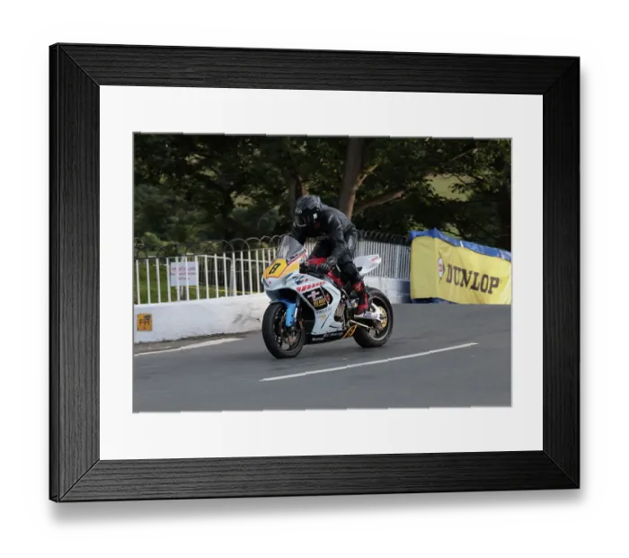Framed Print : Marc Colvin Suzuki 2002 Senior Manx Grand Prix Framed Print : Marc Colvin Suzuki 2002 Senior Manx Grand Prix