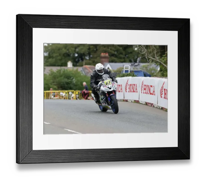 Framed Print : Richard Duncan Yamaha 2022 Senior Manx Grand Prix Framed Print : Richard Duncan Yamaha 2022 Senior Manx Grand Prix