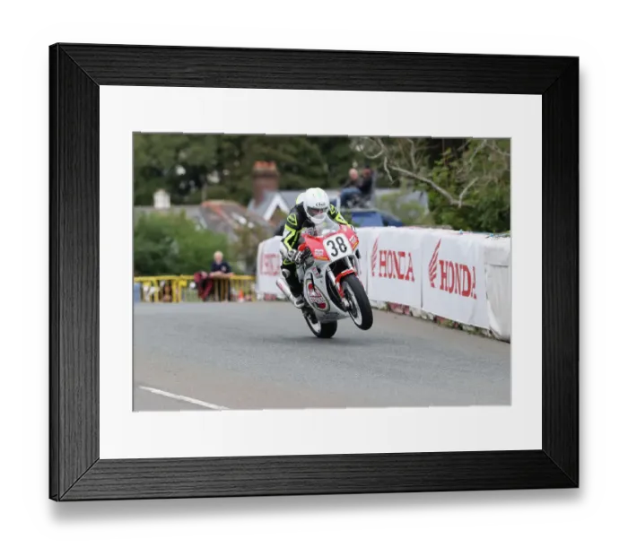 Framed Print : Barry Furber Suzuki 2022 Classic Superbike Manx Grand Prix