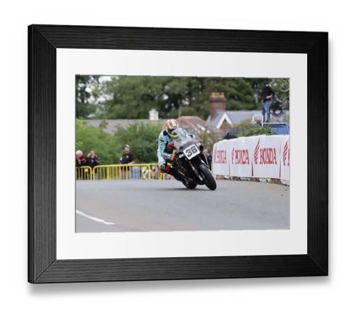 Framed Print : Jamie Cringle Suzuki 2022 Classic Superbike Manx Grand Prix