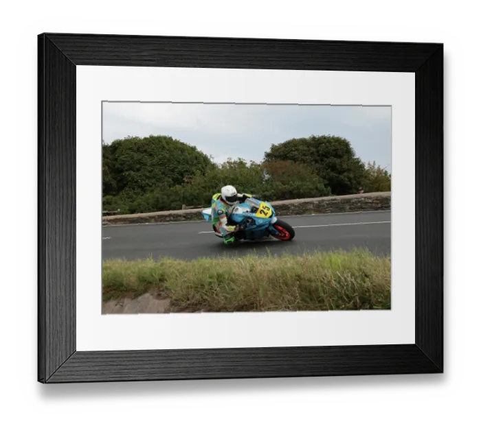 Framed Print : James Ford Yamaha 2022 Senior Manx Grand Prix Framed Print : James Ford Yamaha 2022 Senior Manx Grand Prix