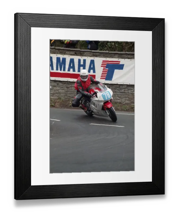 Framed Print : Gareth Kenward Honda 1998 Junior TT Framed Print : Gareth Kenward Honda 1998 Junior TT