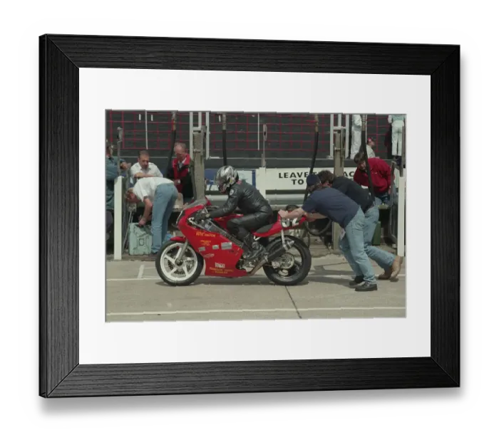 Framed Print : Steve Murray Suzuki Tigcraft 1998 Singles TT