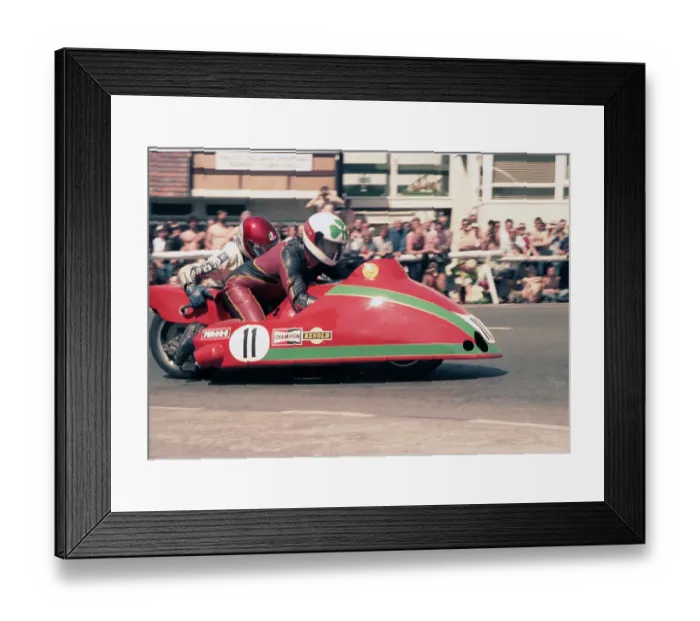 Framed Print : Steve Sinnott Tony Dwyer Colenso Yamaha 1985 Sidecar TT Framed Print : Steve Sinnott Tony Dwyer Colenso Yamaha 1985 Sidecar TT