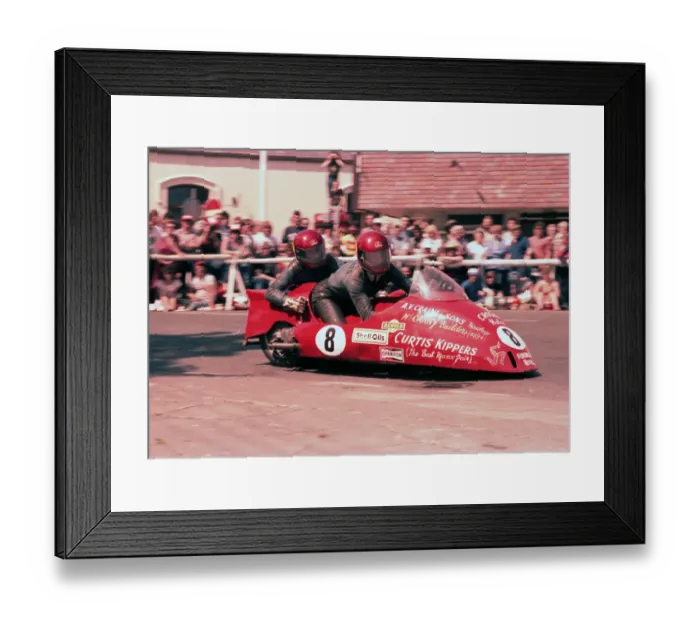 Framed Print : Artie Oates Edda Oates Yamaha 1985 Sidecar TT
