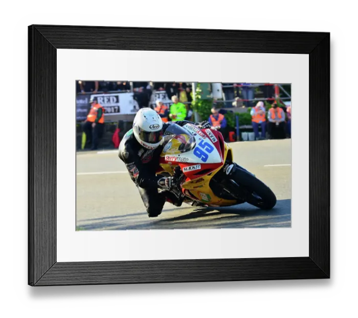Framed Print : Ben Rea Suzuki 2015 Supersport TT