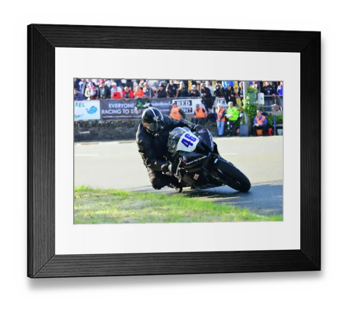 Framed Print : Mark Parrett Yamaha 2015 Supersport TT Framed Print : Mark Parrett Yamaha 2015 Supersport TT