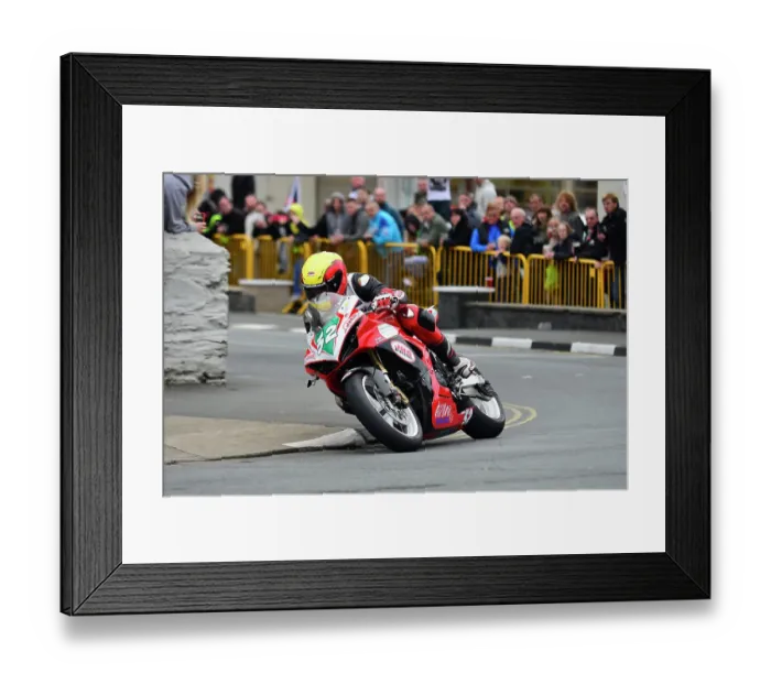 Framed Print : Dave Moffit Suzuki 2015 Lightweight TT Framed Print : Dave Moffit Suzuki 2015 Lightweight TT