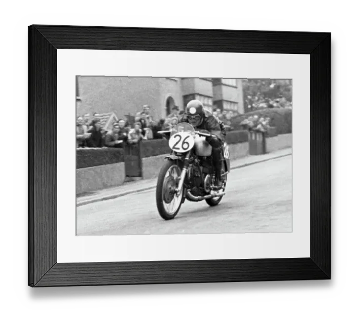 Framed Print : Omobono Tenni Guzzi 1948 Senior TT Framed Print : Omobono Tenni Guzzi 1948 Senior TT