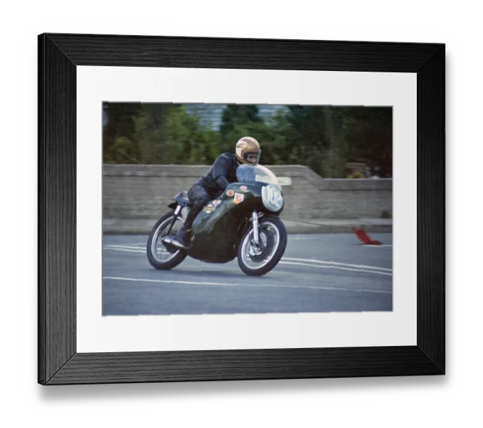 Framed Print : Ronnie Niven Norton 1973 Junior Manx Grand Prix Framed Print : Ronnie Niven Norton 1973 Junior Manx Grand Prix