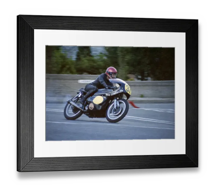 Framed Print : Dave Logan Norton 1973 Senior Manx Grand Prix Framed Print : Dave Logan Norton 1973 Senior Manx Grand Prix