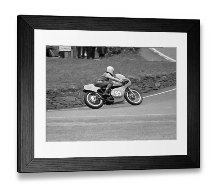 Framed Print : Pat Wynne Yamaha 1981 Lightweight Manx Grand Prix Framed Print : Pat Wynne Yamaha 1981 Lightweight Manx Grand Prix