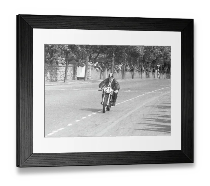 Framed Print : Dennis Parkinson Norton 1951 Senior Manx Grand Prix Framed Print : Dennis Parkinson Norton 1951 Senior Manx Grand Prix