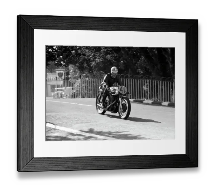 Framed Print : Don Pettifer Norton 1961 Senior Manx Grand Prix