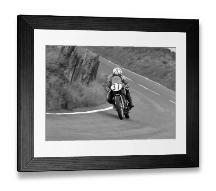 Framed Print : Nick Payton Velocette 1984 Senior Classic Manx Grand Prix Framed Print : Nick Payton Velocette 1984 Senior Classic Manx Grand Prix