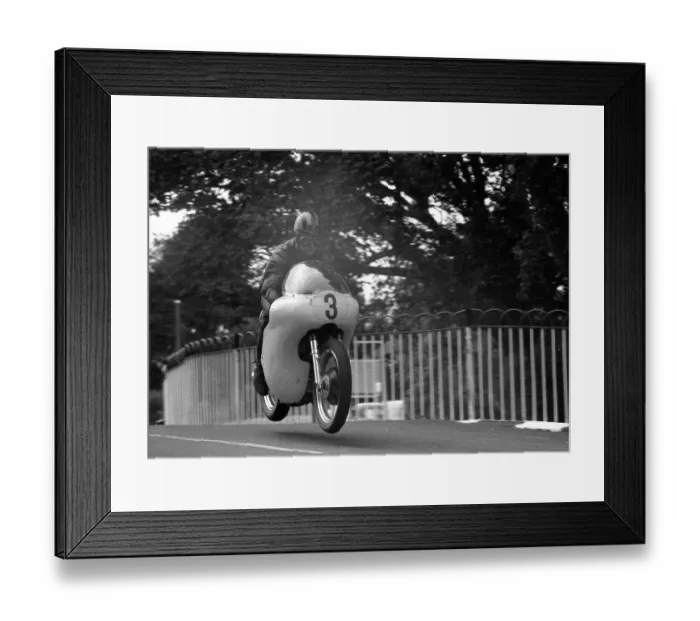 Framed Print : Neil Pendreigh Matchless 1962 Senior Manx Grand Prix Framed Print : Neil Pendreigh Matchless 1962 Senior Manx Grand Prix