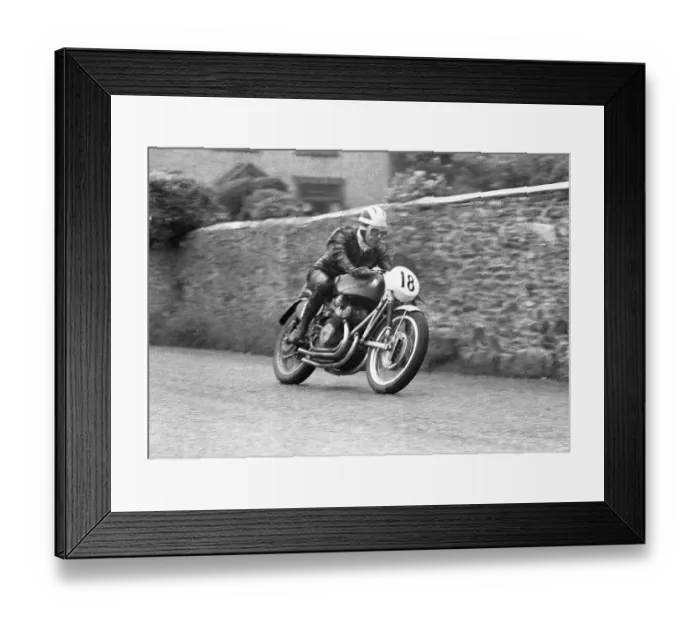 Framed Print : Bill Lomas (MV) at Cronk ny Mona, 1953 Senior TT Framed Print : Bill Lomas (MV) at Cronk ny Mona, 1953 Senior TT