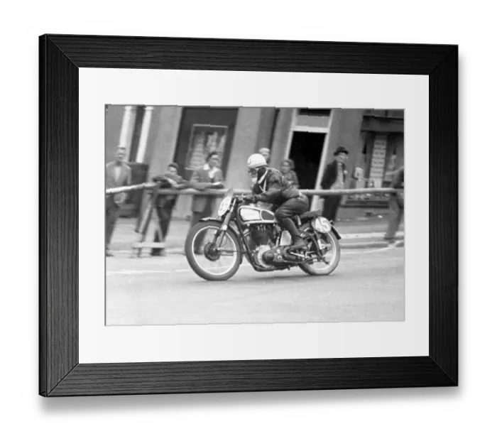 Framed Print : Jerseyman James Lanyon (Norton) on Bray Hill, 1952 Senior Clubman TT Framed Print : Jerseyman James Lanyon (Norton) on Bray Hill, 1952 Senior Clubman TT