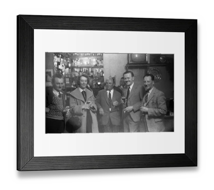 Framed Print : Norton tuner Steve Lancefield (centre) and Veloce's Bertie Goodman to his left, Nursery Hotel, 1957 TT Framed Print : Norton tuner Steve Lancefield (centre) and Veloce's Bertie Goodman to his left, Nursery Hotel, 1957 TT